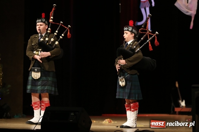 Zdjęcie w galerii na portalu naszraciborz.pl: Ale wkoło jest wesoło, czyli coroczna Gwiazdka Serc - koncert charytatywny w RCK wiadomości z regionu