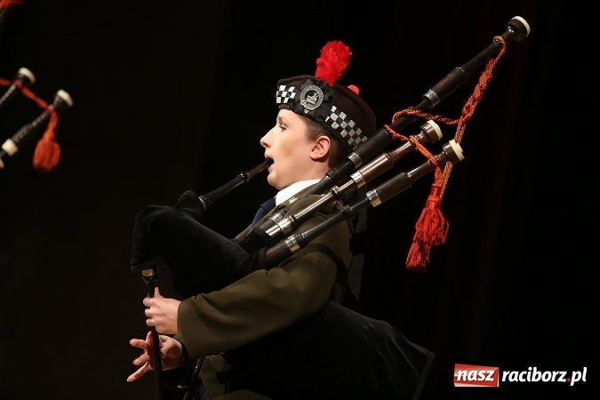 Zdjęcie w galerii na portalu naszraciborz.pl: Ale wkoło jest wesoło, czyli coroczna Gwiazdka Serc - koncert charytatywny w RCK wiadomości z regionu