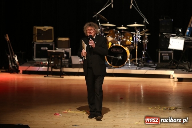 Zdjęcie w galerii na portalu naszraciborz.pl: Ale wkoło jest wesoło, czyli coroczna Gwiazdka Serc - koncert charytatywny w RCK wiadomości z regionu