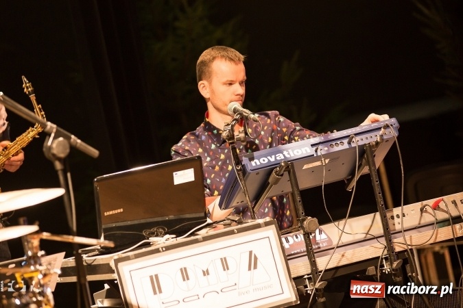 Zdjęcie w galerii na portalu naszraciborz.pl: Ale wkoło jest wesoło, czyli coroczna Gwiazdka Serc - koncert charytatywny w RCK wiadomości z regionu