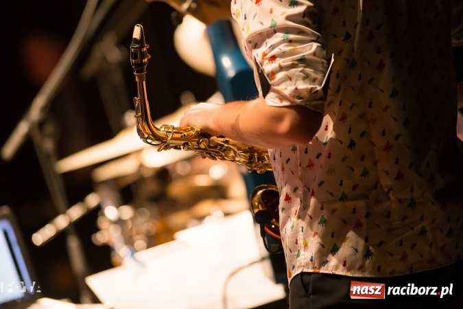 Zdjęcie w galerii na portalu naszraciborz.pl: Ale wkoło jest wesoło, czyli coroczna Gwiazdka Serc - koncert charytatywny w RCK wiadomości z regionu