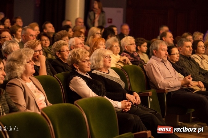 Zdjęcie w galerii na portalu naszraciborz.pl: Ale wkoło jest wesoło, czyli coroczna Gwiazdka Serc - koncert charytatywny w RCK wiadomości z regionu
