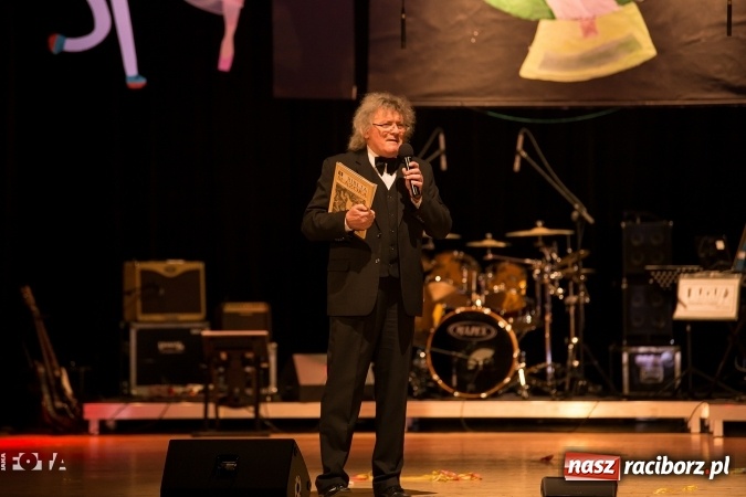 Zdjęcie w galerii na portalu naszraciborz.pl: Ale wkoło jest wesoło, czyli coroczna Gwiazdka Serc - koncert charytatywny w RCK wiadomości z regionu