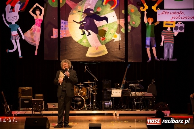 Zdjęcie w galerii na portalu naszraciborz.pl: Ale wkoło jest wesoło, czyli coroczna Gwiazdka Serc - koncert charytatywny w RCK wiadomości z regionu