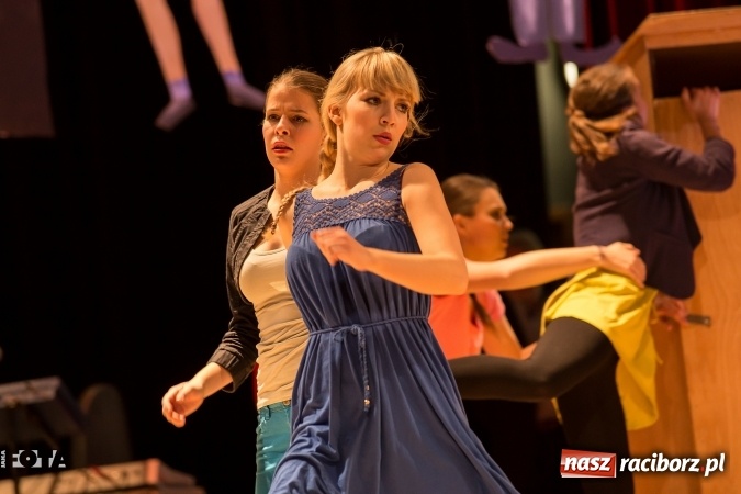 Zdjęcie w galerii na portalu naszraciborz.pl: Ale wkoło jest wesoło, czyli coroczna Gwiazdka Serc - koncert charytatywny w RCK wiadomości z regionu