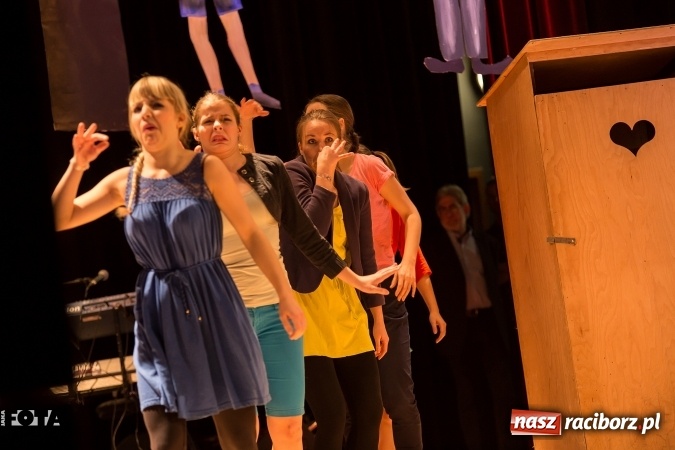 Zdjęcie w galerii na portalu naszraciborz.pl: Ale wkoło jest wesoło, czyli coroczna Gwiazdka Serc - koncert charytatywny w RCK wiadomości z regionu