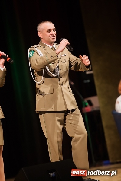 Zdjęcie w galerii na portalu naszraciborz.pl: Ale wkoło jest wesoło, czyli coroczna Gwiazdka Serc - koncert charytatywny w RCK wiadomości z regionu