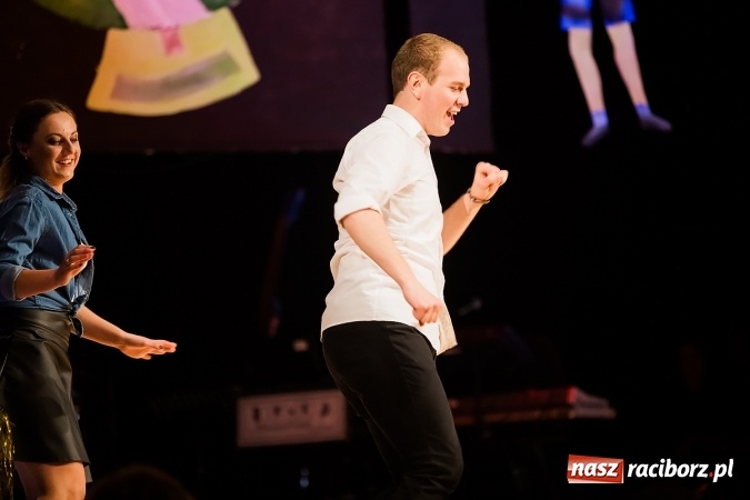 Zdjęcie w galerii na portalu naszraciborz.pl: Ale wkoło jest wesoło, czyli coroczna Gwiazdka Serc - koncert charytatywny w RCK wiadomości z regionu