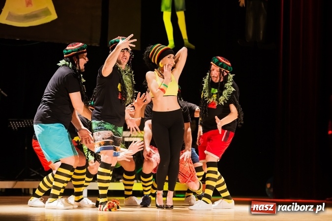 Zdjęcie w galerii na portalu naszraciborz.pl: Ale wkoło jest wesoło, czyli coroczna Gwiazdka Serc - koncert charytatywny w RCK wiadomości z regionu