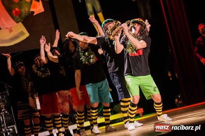 Zdjęcie w galerii na portalu naszraciborz.pl: Ale wkoło jest wesoło, czyli coroczna Gwiazdka Serc - koncert charytatywny w RCK wiadomości z regionu