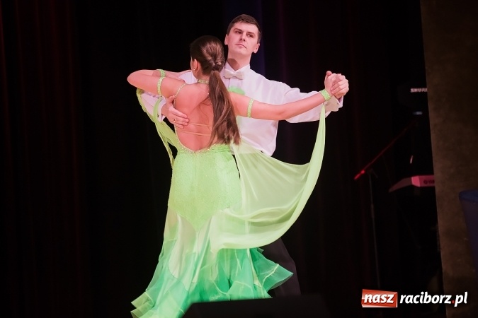 Zdjęcie w galerii na portalu naszraciborz.pl: Ale wkoło jest wesoło, czyli coroczna Gwiazdka Serc - koncert charytatywny w RCK wiadomości z regionu