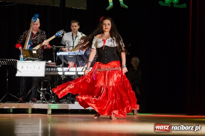 Zdjęcie w galerii na portalu naszraciborz.pl: Ale wkoło jest wesoło, czyli coroczna Gwiazdka Serc - koncert charytatywny w RCK wiadomości z regionu