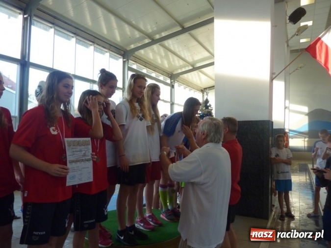 Zdjęcie w galerii na portalu naszraciborz.pl: Pływanie. Victoria z workiem medali  wiadomości z regionu