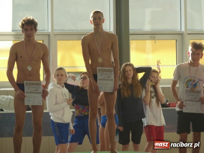 Zdjęcie w galerii na portalu naszraciborz.pl: Pływanie. Victoria z workiem medali  wiadomości z regionu