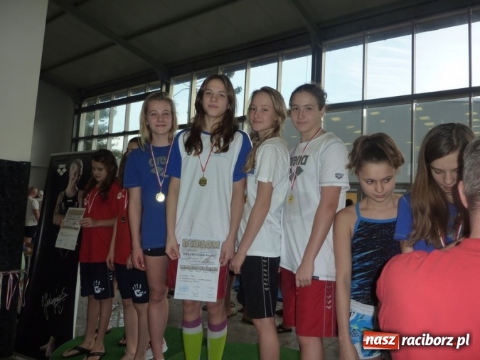 Zdjęcie w galerii na portalu naszraciborz.pl: Pływanie. Victoria z workiem medali  wiadomości z regionu
