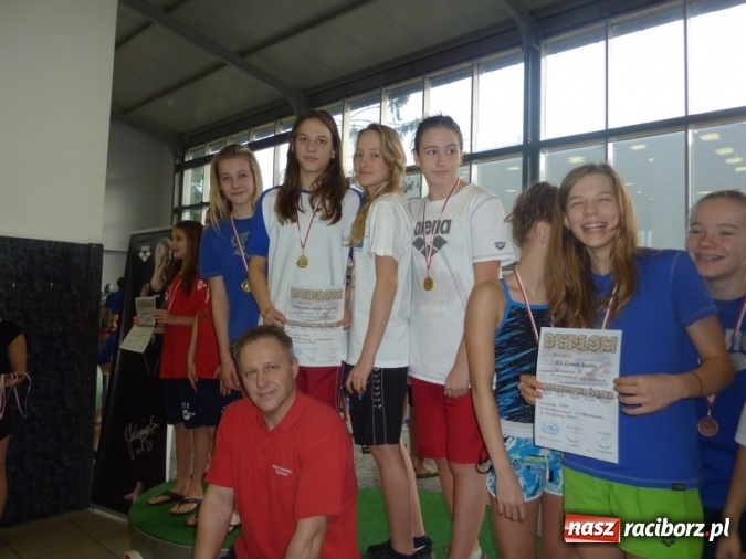 Zdjęcie w galerii na portalu naszraciborz.pl: Pływanie. Victoria z workiem medali  wiadomości z regionu