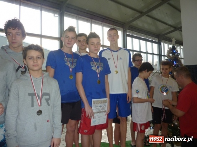 Zdjęcie w galerii na portalu naszraciborz.pl: Pływanie. Victoria z workiem medali  wiadomości z regionu