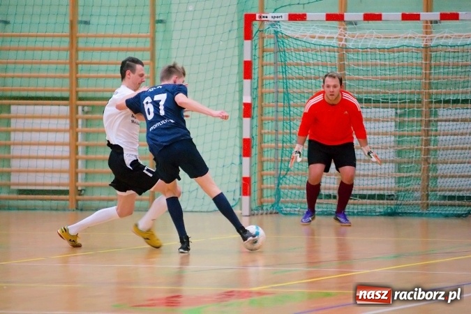 Zdjęcie w galerii na portalu naszraciborz.pl: HLPN: Emocjonujące starcie w pierwszej lidze na remis. Trzymej Ściana g&oacute;rą nad Raszczycami wiadomości z regionu