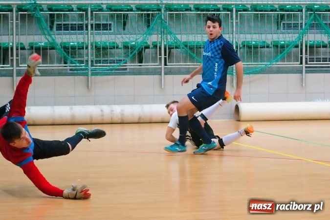 Zdjęcie w galerii na portalu naszraciborz.pl: HLPN: Emocjonujące starcie w pierwszej lidze na remis. Trzymej Ściana g&oacute;rą nad Raszczycami wiadomości z regionu