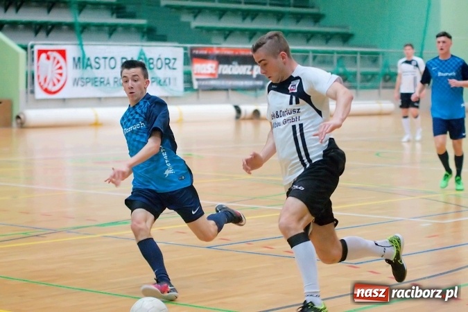 Zdjęcie w galerii na portalu naszraciborz.pl: HLPN: Emocjonujące starcie w pierwszej lidze na remis. Trzymej Ściana g&oacute;rą nad Raszczycami wiadomości z regionu