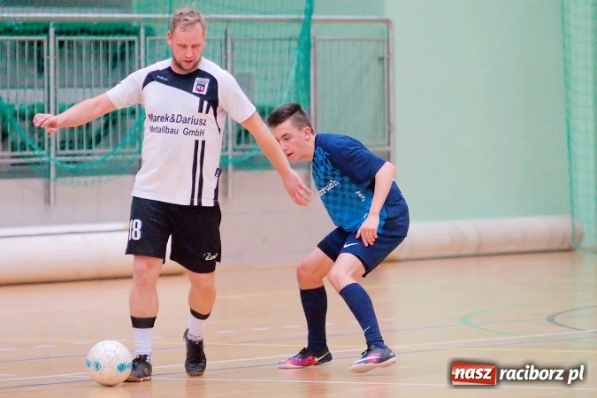 Zdjęcie w galerii na portalu naszraciborz.pl: HLPN: Emocjonujące starcie w pierwszej lidze na remis. Trzymej Ściana g&oacute;rą nad Raszczycami wiadomości z regionu