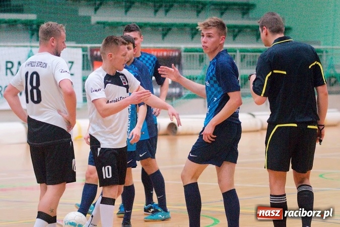 Zdjęcie w galerii na portalu naszraciborz.pl: HLPN: Emocjonujące starcie w pierwszej lidze na remis. Trzymej Ściana g&oacute;rą nad Raszczycami wiadomości z regionu