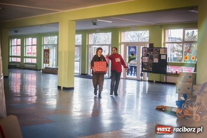 Zdjęcie w galerii na portalu naszraciborz.pl: Szlachetna Paczka także w Raciborzu wiadomości z regionu