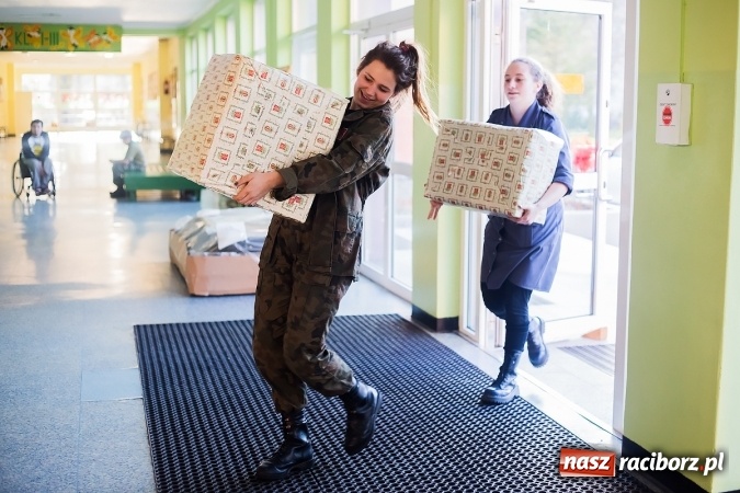 Zdjęcie w galerii na portalu naszraciborz.pl: Szlachetna Paczka także w Raciborzu wiadomości z regionu