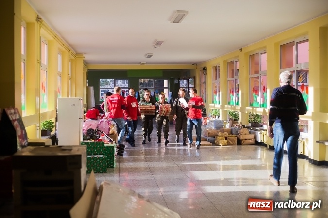 Zdjęcie w galerii na portalu naszraciborz.pl: Szlachetna Paczka także w Raciborzu wiadomości z regionu