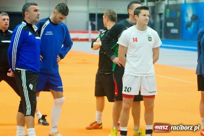 Zdjęcie w galerii na portalu naszraciborz.pl: Byli gracze Ekstraklasy wygrali turniej siatkonogi. Strażacy z Wodzisławia drudzy wiadomości z regionu