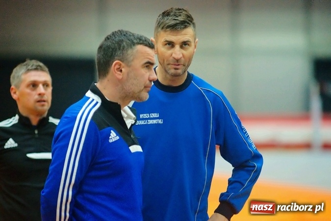 Zdjęcie w galerii na portalu naszraciborz.pl: Byli gracze Ekstraklasy wygrali turniej siatkonogi. Strażacy z Wodzisławia drudzy wiadomości z regionu