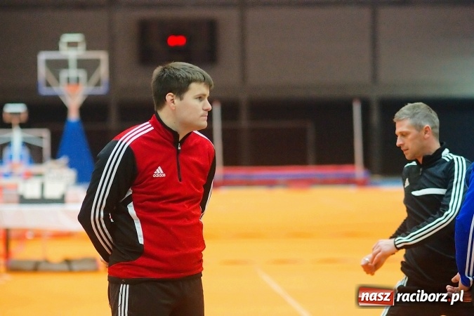 Zdjęcie w galerii na portalu naszraciborz.pl: Byli gracze Ekstraklasy wygrali turniej siatkonogi. Strażacy z Wodzisławia drudzy wiadomości z regionu
