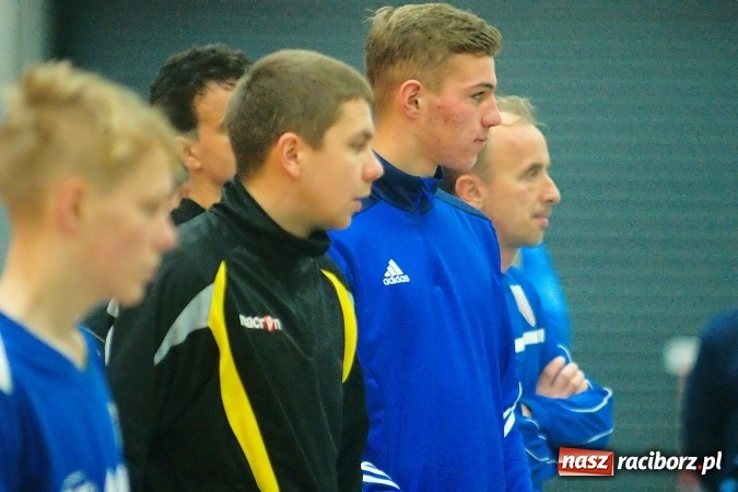 Zdjęcie w galerii na portalu naszraciborz.pl: Byli gracze Ekstraklasy wygrali turniej siatkonogi. Strażacy z Wodzisławia drudzy wiadomości z regionu
