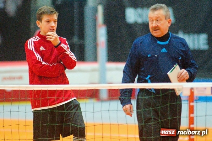 Zdjęcie w galerii na portalu naszraciborz.pl: Byli gracze Ekstraklasy wygrali turniej siatkonogi. Strażacy z Wodzisławia drudzy wiadomości z regionu