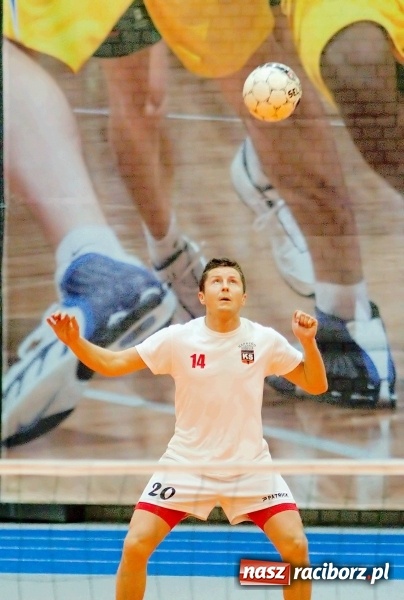 Zdjęcie w galerii na portalu naszraciborz.pl: Byli gracze Ekstraklasy wygrali turniej siatkonogi. Strażacy z Wodzisławia drudzy wiadomości z regionu