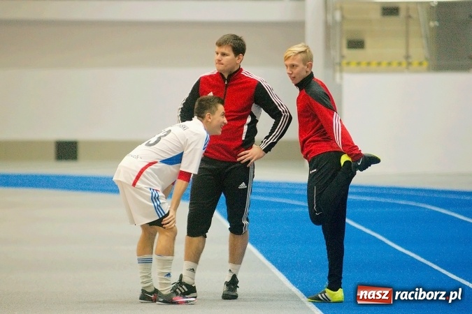 Zdjęcie w galerii na portalu naszraciborz.pl: Byli gracze Ekstraklasy wygrali turniej siatkonogi. Strażacy z Wodzisławia drudzy wiadomości z regionu
