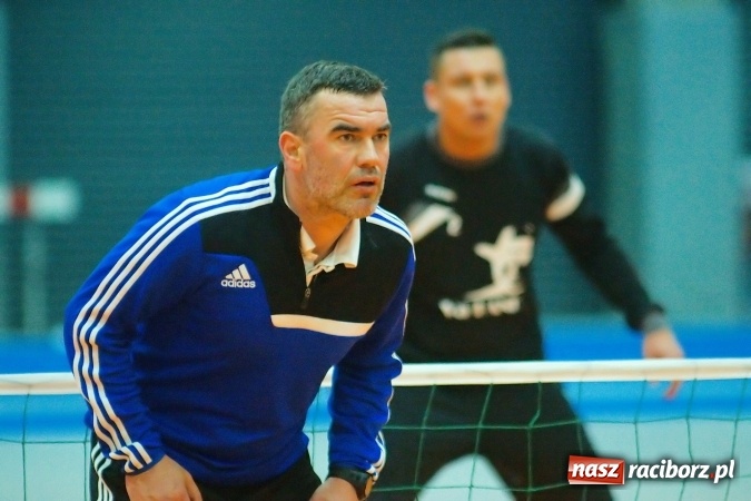 Zdjęcie w galerii na portalu naszraciborz.pl: Byli gracze Ekstraklasy wygrali turniej siatkonogi. Strażacy z Wodzisławia drudzy wiadomości z regionu