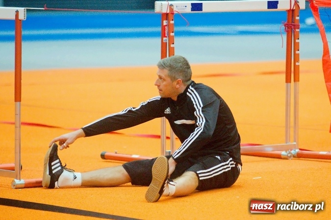 Zdjęcie w galerii na portalu naszraciborz.pl: Byli gracze Ekstraklasy wygrali turniej siatkonogi. Strażacy z Wodzisławia drudzy wiadomości z regionu