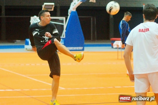 Zdjęcie w galerii na portalu naszraciborz.pl: Byli gracze Ekstraklasy wygrali turniej siatkonogi. Strażacy z Wodzisławia drudzy wiadomości z regionu