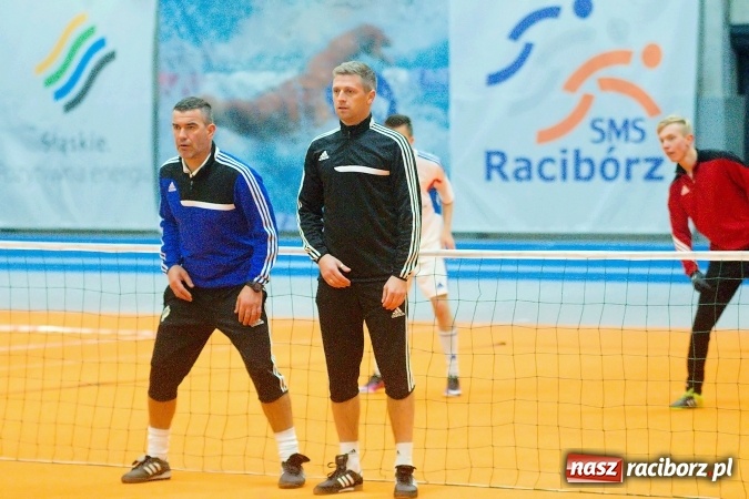Zdjęcie w galerii na portalu naszraciborz.pl: Byli gracze Ekstraklasy wygrali turniej siatkonogi. Strażacy z Wodzisławia drudzy wiadomości z regionu