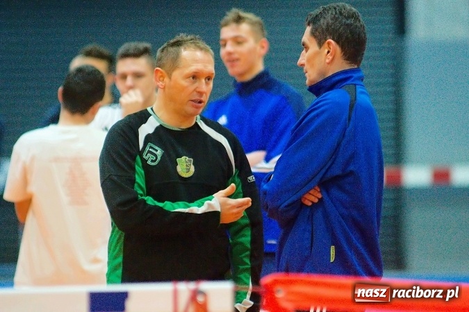 Zdjęcie w galerii na portalu naszraciborz.pl: Byli gracze Ekstraklasy wygrali turniej siatkonogi. Strażacy z Wodzisławia drudzy wiadomości z regionu