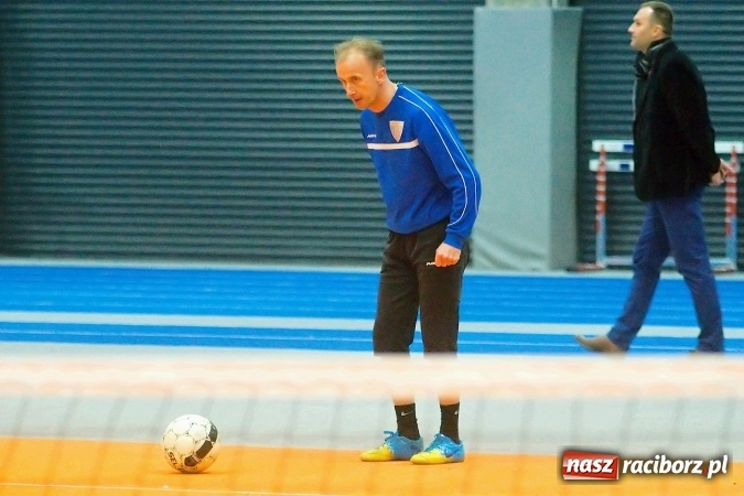 Zdjęcie w galerii na portalu naszraciborz.pl: Byli gracze Ekstraklasy wygrali turniej siatkonogi. Strażacy z Wodzisławia drudzy wiadomości z regionu