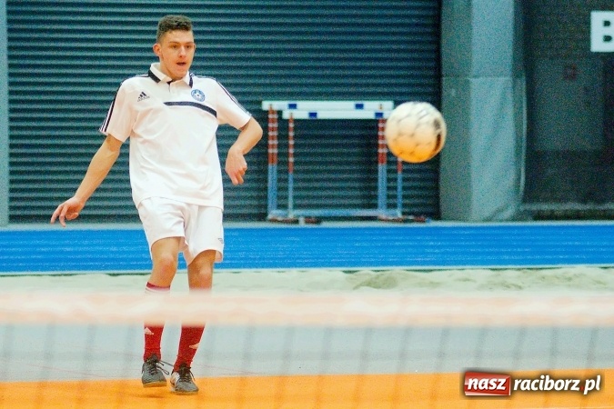 Zdjęcie w galerii na portalu naszraciborz.pl: Byli gracze Ekstraklasy wygrali turniej siatkonogi. Strażacy z Wodzisławia drudzy wiadomości z regionu