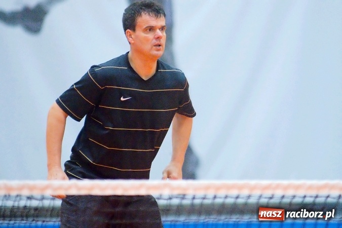 Zdjęcie w galerii na portalu naszraciborz.pl: Byli gracze Ekstraklasy wygrali turniej siatkonogi. Strażacy z Wodzisławia drudzy wiadomości z regionu