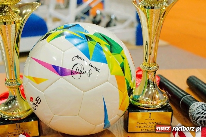 Zdjęcie w galerii na portalu naszraciborz.pl: Byli gracze Ekstraklasy wygrali turniej siatkonogi. Strażacy z Wodzisławia drudzy wiadomości z regionu