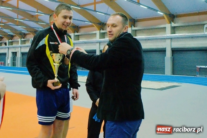 Zdjęcie w galerii na portalu naszraciborz.pl: Byli gracze Ekstraklasy wygrali turniej siatkonogi. Strażacy z Wodzisławia drudzy wiadomości z regionu