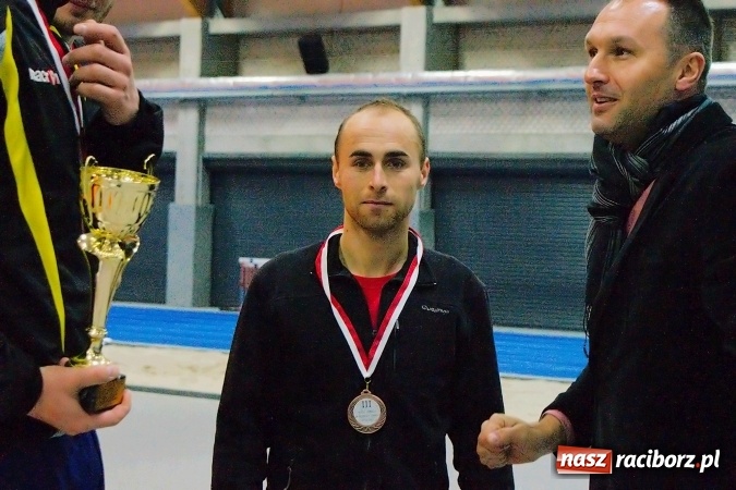 Zdjęcie w galerii na portalu naszraciborz.pl: Byli gracze Ekstraklasy wygrali turniej siatkonogi. Strażacy z Wodzisławia drudzy wiadomości z regionu