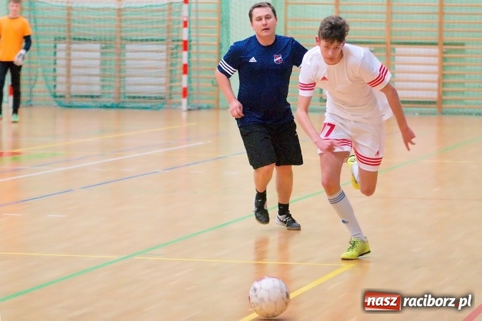 Zdjęcie w galerii na portalu naszraciborz.pl: Galaktyczni rozbili Dzikich Chłopców. Remis w meczu PRD Dream Team z Covebo wiadomości z regionu