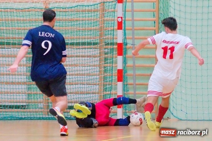 Zdjęcie w galerii na portalu naszraciborz.pl: Galaktyczni rozbili Dzikich Chłopców. Remis w meczu PRD Dream Team z Covebo wiadomości z regionu