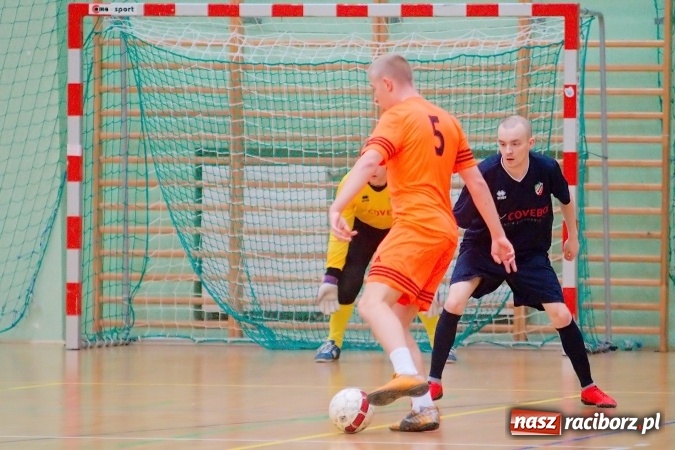 Zdjęcie w galerii na portalu naszraciborz.pl: Galaktyczni rozbili Dzikich Chłopców. Remis w meczu PRD Dream Team z Covebo wiadomości z regionu